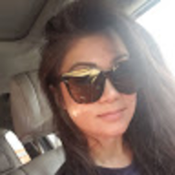 Meet your Posher, Sharon - Picture 1 of 1